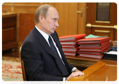 Prime Minister Vladimir Putin meeting with Secretary of the Public Chamber of Russia, member of the Presidium of the Russian Academy of Sciences and Academician Yevgeny Velikhov|2 february, 2010|20:47