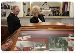 Prime Minister Vladimir Putin visits Anatoly Sobchak Museum for Foundation of Democracy in Modern Russia|20 february, 2010|19:41