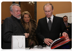 Председатель Правительства Российской Федерации В.В.Путин, находящийся с рабочей поездкой в Санкт-Петербурге, посетил Михайловский (Инженерный) замок|21 февраля, 2010|14:33
