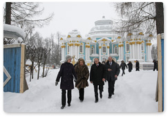 Председатель Правительства России В.В.Путин посетил Царское Село, где ознакомился с ходом реставрации объектов музея-заповедника