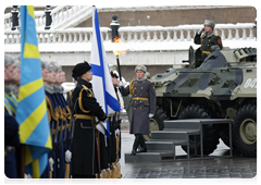 Prime Minister Vladimir Putin attends the solemn ceremony returning the Eternal Flame from Victory Park on Poklonnaya Gora to Alexandrovsky Gardens|23 february, 2010|11:41