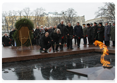 Prime Minister Vladimir Putin attends the solemn ceremony returning the Eternal Flame from Victory Park on Poklonnaya Gora to Alexandrovsky Gardens|23 february, 2010|11:41