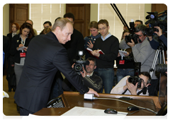 Prime Minister Vladimir Putin visiting the Sayano-Shushenskaya Hydroelectric Power Plant|24 february, 2010|09:46