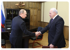 Prime Minister Vladimir Putin meets with Viktor Zimin, Prime Minister of Republic of Khakassia|25 february, 2010|12:30