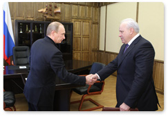 Prime Minister Vladimir Putin meets with Viktor Zimin, Prime Minister of Republic of Khakassia