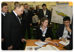 Prime Minister Vladimir Putin visiting the TNK-BP Tyumen Oil Research Centre|26 february, 2010|17:15