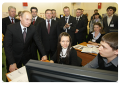 Prime Minister Vladimir Putin visiting the TNK-BP Tyumen Oil Research Centre|26 february, 2010|17:15