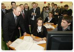 Prime Minister Vladimir Putin visiting the TNK-BP Tyumen Oil Research Centre|26 february, 2010|17:15