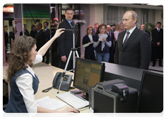 Prime Minister Vladimir Putin visiting the Mendeleyev Tyumen Region Research Library and the Tyumen branch of the Boris Yeltsin Presidential Library|26 february, 2010|17:44