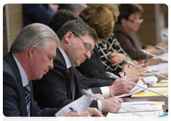 Prime Minister of Buryatia Vyacheslav Nagovitsyn and Governor of the Tomsk Region Vladimir Yakushev at a meeting of the Presidium of the Presidential Council for Priority National Projects and Demographic Policy|26 february, 2010|18:26
