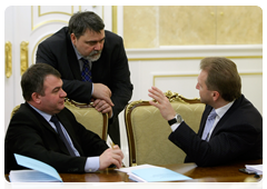First Deputy Prime Minister Igor Shuvalov, Defence Minister Anatoly Serdyukov and Federal Antimonopoly Service (FAS) head Igor Artemyev before the meeting of the Government Commission on Monitoring Foreign Investment in the Russian Federation|3 february, 2010|17:10