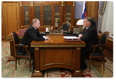 Prime Minister Vladimir Putin meets with Russian Railways President Vladimir Yakunin