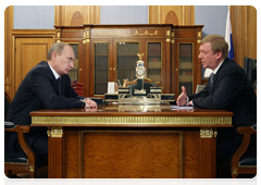 Prime Minister Vladimir Putin with Anatoly Chubais, CEO of Russian Corporation of Nanotechnologies|4 february, 2010|21:27