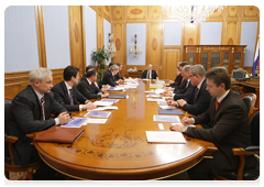 Prime Minister Vladimir Putin chairing a meeting to discuss efforts to develop housing construction and provide people with housing|9 february, 2010|20:46
