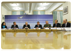Prime Minister Vladimir Putin visiting the Sukhoi Aircraft Manufacturing Company to discuss the Russian military-industrial complex|1 march, 2010|22:35