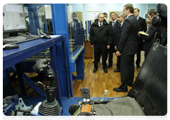 Prime Minister Vladimir Putin visiting the Sukhoi Aircraft Manufacturing Company|1 march, 2010|23:38