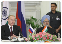 Prime Minister Vladimir Putin and Indian Prime Minister Manmohan Singh at a press conference following Russian-Indian talks|12 march, 2010|19:55