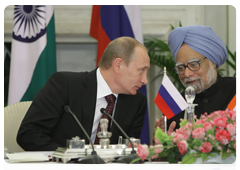 Prime Minister Vladimir Putin and Indian Prime Minister Manmohan Singh at a press conference following Russian-Indian talks|12 march, 2010|20:24