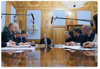 Prime Minister Vladimir Putin chairs a meeting on improving oversight, regulatory and licensing policies and government services in construction