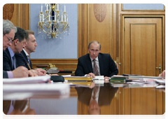 Prime Minister Vladimir Putin at a meeting on improving oversight, regulatory and licensing policies and government services in construction|15 march, 2010|19:29