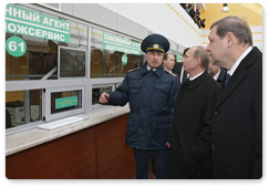 Russian Prime Minister Vladimir Putin and Belarusian Prime Minister Sergei Sidorsky visit the Kozlovichi-2 border checkpoint for freight in Brest, on the border between Belarus and Poland