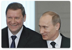 Prime Minister Vladimir Putin meets with Belarusian Prime Minister Sergei Sidorsky