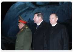 Russian Prime Minister Vladimir Putin and Belarusian Prime Minister Sergei Sidorsky laying flowers at Eternal Flame at Brest Hero Fortress war memorial|16 march, 2010|22:49