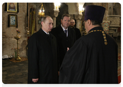 Russian Prime Minister Vladimir Putin and Belarusian Prime Minister Sergei Sidorsky laying flowers at Eternal Flame at Brest Hero Fortress war memorial|16 march, 2010|23:03