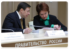 Deputy Prime Minister and Presidential Envoy to the North Caucasus Federal District Alexander Khloponin and Minister of Agriculture Yelena Skrynnik at a meeting on preparations for the 2010 spring sowing season|19 march, 2010|15:17