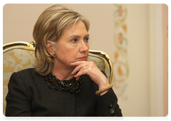 U.S. Secretary of State Hillary Clinton at a meting with Prime Minister Vladimir Putin|19 march, 2010|20:14