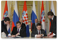 Three agreements are signed in the presence of Prime Minister Vladimir Putin and Croatian Prime Minister Jadranka Kosor following talks between the governments of Russia and Croatia