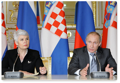 Prime Minister Vladimir Putin and Croatian Prime Minister Jadranka Kosor make statements for the press after the Russian-Croatian talks