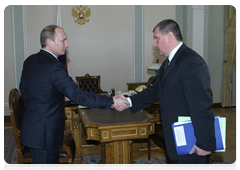 Prime Minister Vladimir Putin holds meeting with Deputy Prime Minister Igor Sechin|20 march, 2010|14:13