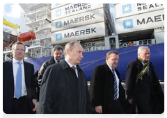 Председатель Правительства России В.В.Путин в сопровождении Премьер-министра Дании Л.Лёкке Расмуссена осмотрел капитанскую рубку контейнеровоза «Мэрск Неамей»|22 марта, 2010|16:51
