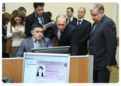 Prime Minister Vladimir Putin visits Moscow Department of Federal Migration Service, examines cutting-edge electronic systems to be introduced on April 1|24 march, 2010|16:44