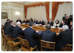 Prime Minister Vladimir Putin at a meeting with Ukrainian Prime Minister Nikolai Azarov|25 march, 2010|19:59