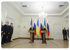 Prime Minister Vladimir Putin and Ukrainian Prime Minister Mykola Azarov during a joint news conference following Russian-Ukrainian talks|25 march, 2010|23:40