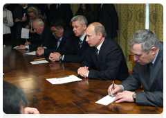 Prime Minister Vladimir Putin met with the governors of the territories and regions of the Siberian Federal District|29 march, 2010|16:23