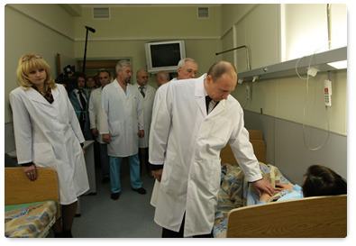Prime Minister Vladimir Putin visits victims of Moscow Metro terrorist attacks at Botkin Municipal Hospital