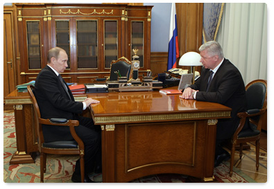 Prime Minister Vladimir Putin meets with Mikhail Shmakov, Chairman of the Federation of Independent Trade Unions of Russia