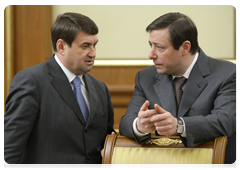 Presidential Envoy to the North Caucasus Federal District and Deputy Prime Minister Alexander Khloponin and Minister of Transport Igor Levitin before the Government meeting|4 march, 2010|16:57