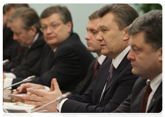 Ukrainian President Viktor Yanukovych during a meeting  with Prime Minister Vladimir Putin|5 march, 2010|19:58