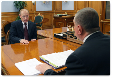 Prime Minister Vladimir Putin holds late-night working meeting with Deputy Prime Minister Igor Sechin