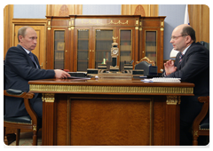 Prime Minister Vladimir Putin with Alexander Misharin, Governor of the Sverdlovsk Region|9 march, 2010|19:17