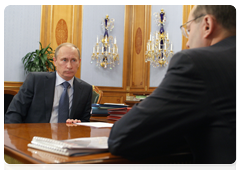 Prime Minister Vladimir Putin with Alexander Misharin, Governor of the Sverdlovsk Region|9 march, 2010|19:18