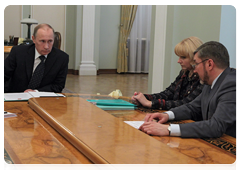 Prime Minister Vladimir Putin meets with Deputy Prime Minister Alexander Zhukov, Minister of Healthcare and Social Development Tatyana Golikova and head of the Federal Tariff Service Sergei Novikov|1 april, 2010|21:06