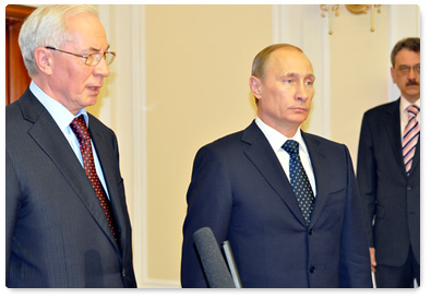 Prime Minister Vladimir Putin has held talks with Ukrainian Prime Minister Mykola Azarov