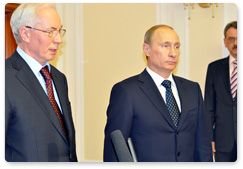 Prime Minister Vladimir Putin has held talks with Ukrainian Prime Minister Mykola Azarov