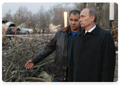 Prime Minister Vladimir Putin arrived in Smolensk on a working visit and inspected the crash site of the Polish president’s airplane|10 april, 2010|21:55