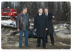 Prime Minister Vladimir Putin arrived in Smolensk on a working visit and inspected the crash site of the Polish president’s airplane|10 april, 2010|21:55